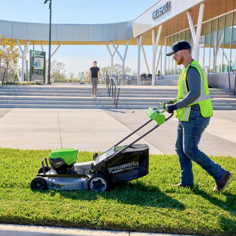 Газонокосилка самоходная 56 см, аккумуляторная Greenworks 82V LM221S 2519407, бесщеточная, без АКБ и ЗУ