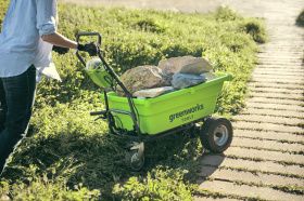 Самоходные садовые тележки Greenworks как альтернатива тачкам на колёсах