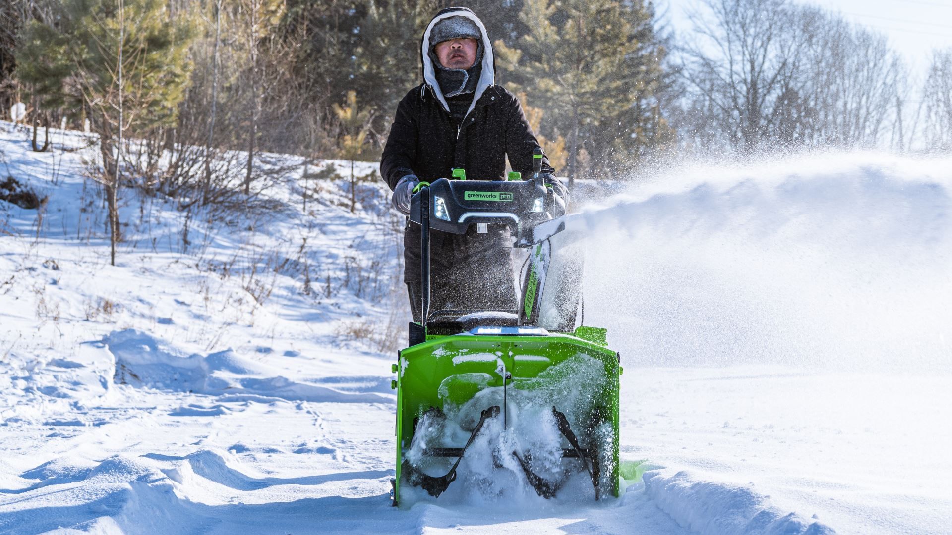 Снегоуборщик аккумуляторный самоходный 61 см Greenworks 82V Commercial GD82ST56 2602807, бесщёточный, с тремя АКБ на 8 А*ч и двойным ЗУ