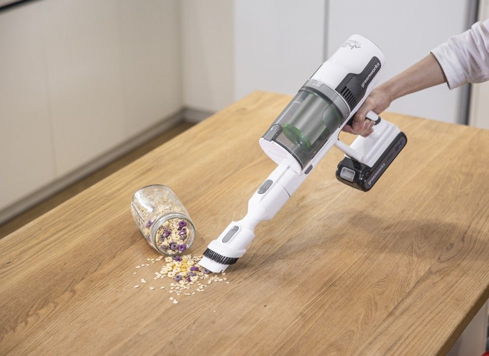 Пылесос вертикальный 500 Вт аккумуляторный Greenworks 24V G24SVK4D 4701107 на стойке, бесщёточный, с АКБ на 4 А*ч и ЗУ