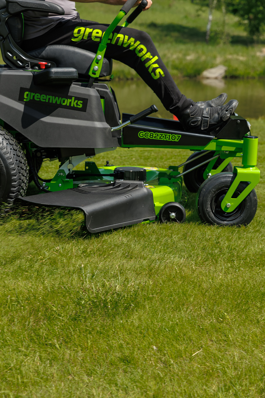 Газонокосилка аккумуляторная самоходная с сиденьем 107 см Greenworks Zero Turn CrossoverT GC82ZT107 82V 7404107, бесщеточная, без АКБ и ЗУ