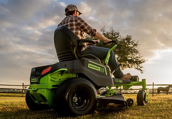 Газонокосилка аккумуляторная самоходная с сиденьем 107 см Greenworks Zero Turn CrossoverT GC82ZT107 82V 7404107, бесщеточная, без АКБ и ЗУ