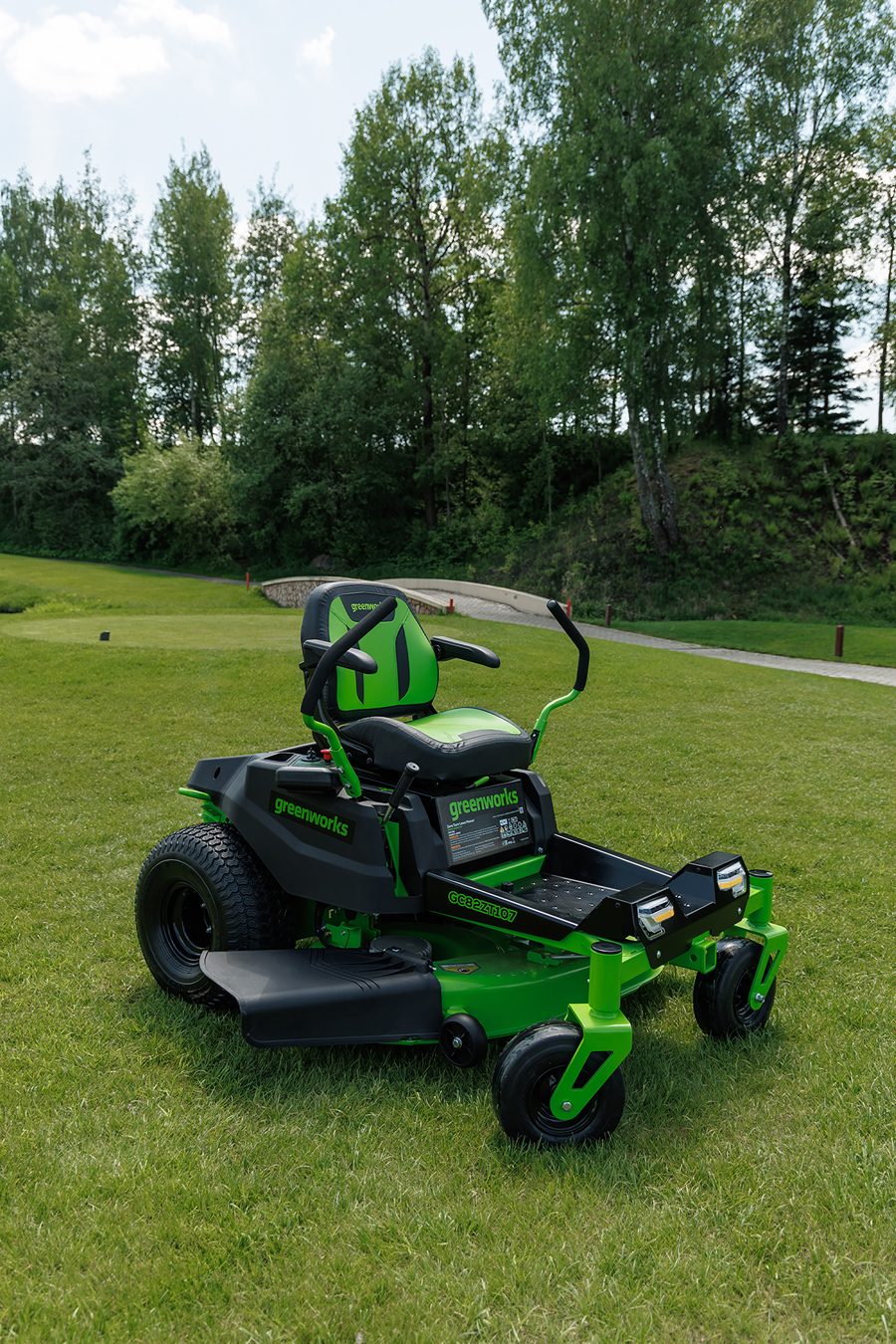 Газонокосилка аккумуляторная самоходная с сиденьем 107 см Greenworks Zero Turn CrossoverT GC82ZT107 82V 7404107, бесщеточная, без АКБ и ЗУ