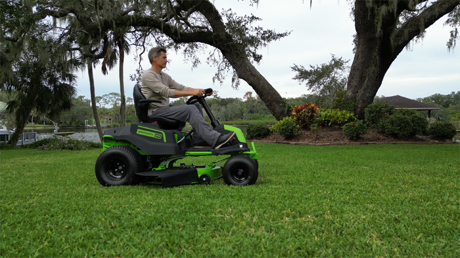 Газонокосилка аккумуляторная самоходная с сиденьем 107 см Greenworks CrossoverT GC82LT107 7404507 82V, бесщёточная, без АКБ и ЗУ