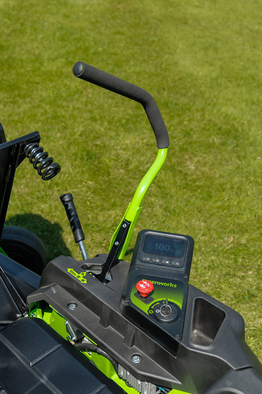 Газонокосилка аккумуляторная самоходная с сиденьем 107 см Greenworks Zero Turn CrossoverT GC82ZT107 82V 7404107, бесщеточная, без АКБ и ЗУ