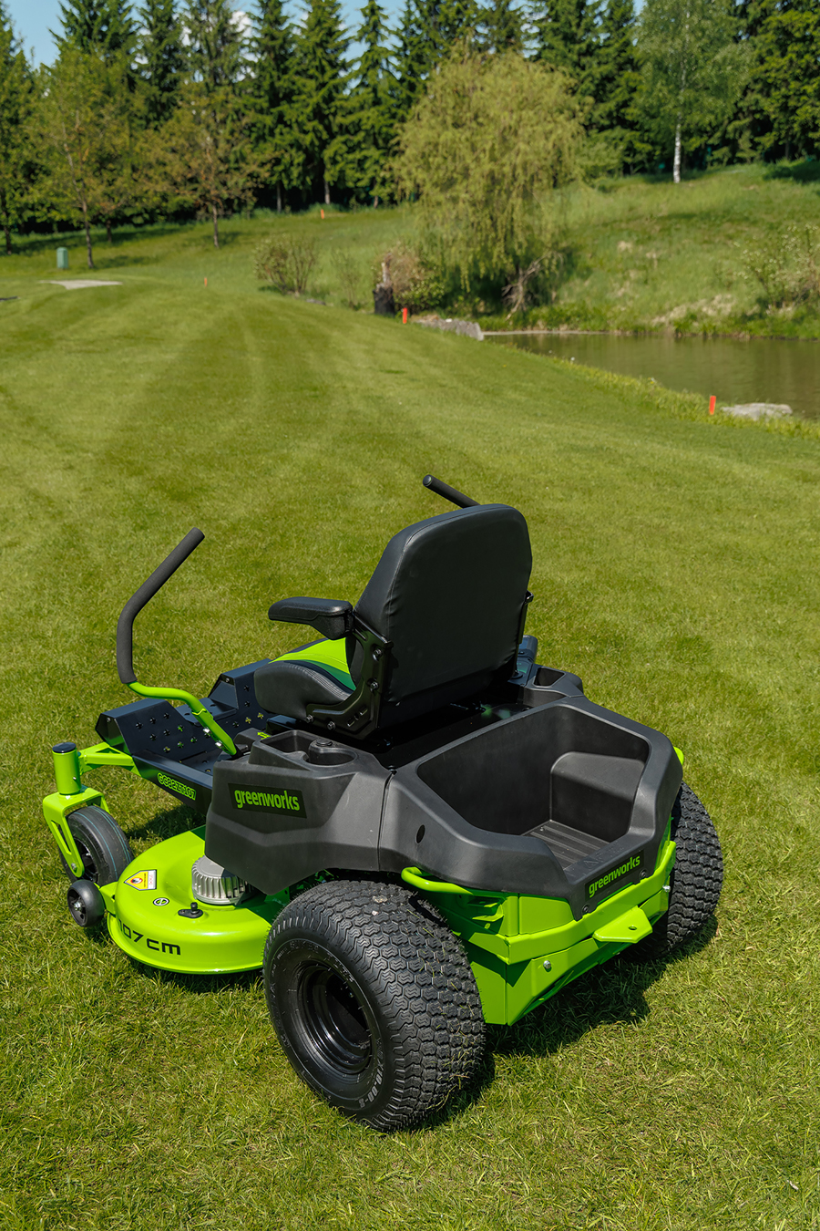 Газонокосилка аккумуляторная самоходная с сиденьем 107 см Greenworks Zero Turn CrossoverT GC82ZT107 82V 7404107, бесщеточная, без АКБ и ЗУ