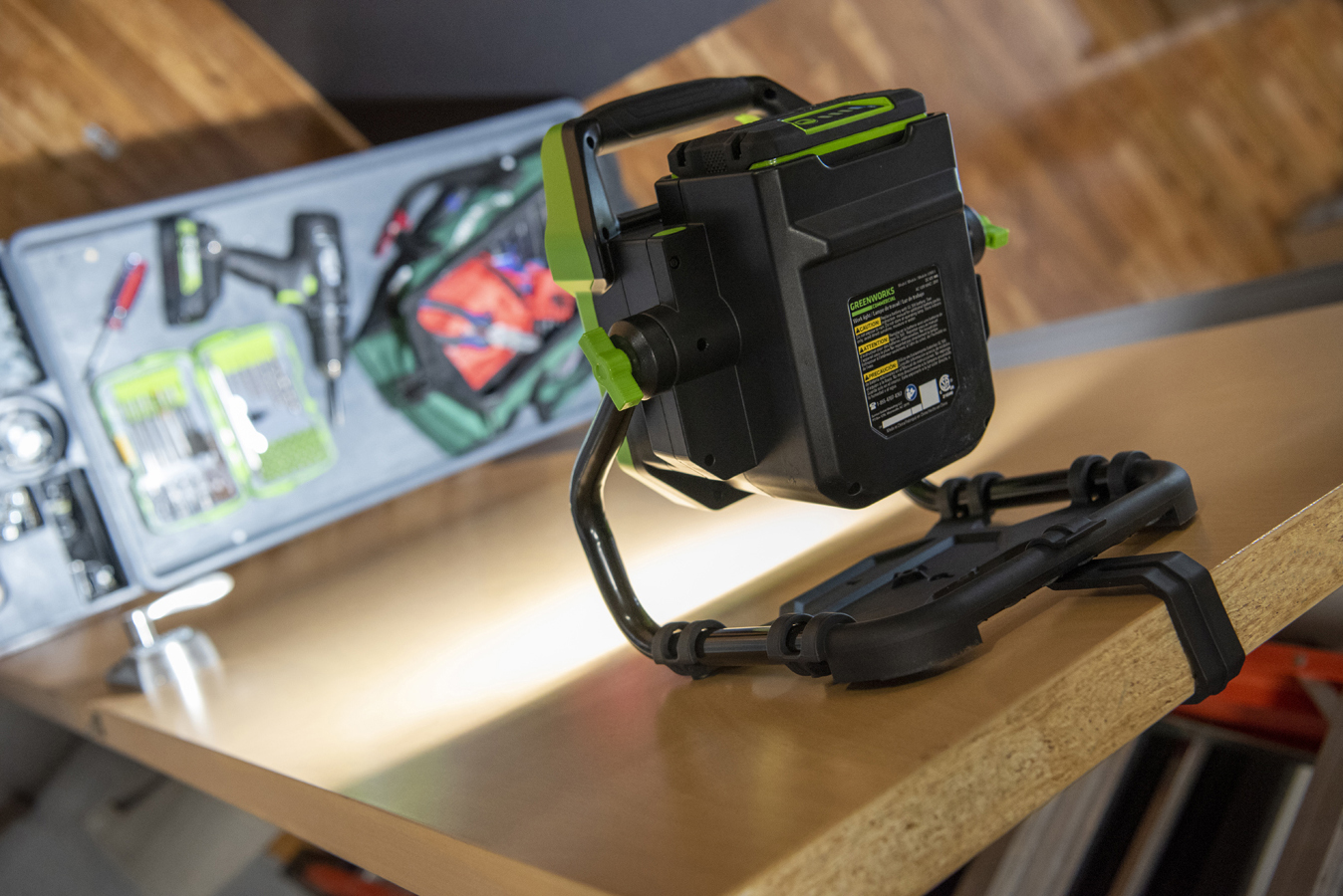 Прожектор светодиодный (2500 лм) аккумуляторный Greenworks гибрид 82V/220-240V G82WLH 3504007, без АКБ и ЗУ