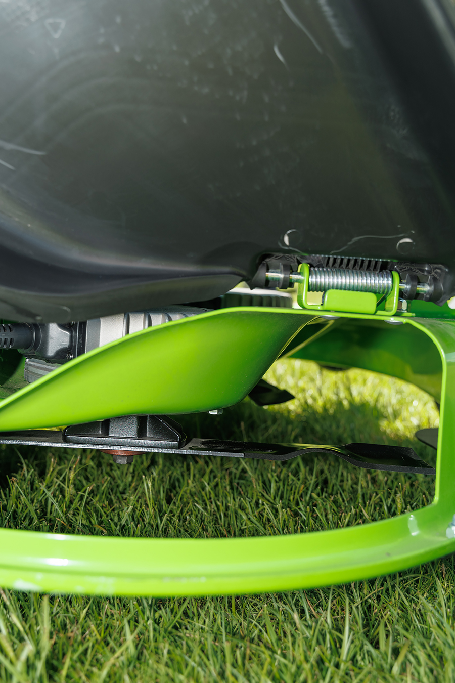 Газонокосилка аккумуляторная самоходная с сиденьем 107 см Greenworks Zero Turn CrossoverT GC82ZT107 82V 7404107, бесщеточная, без АКБ и ЗУ