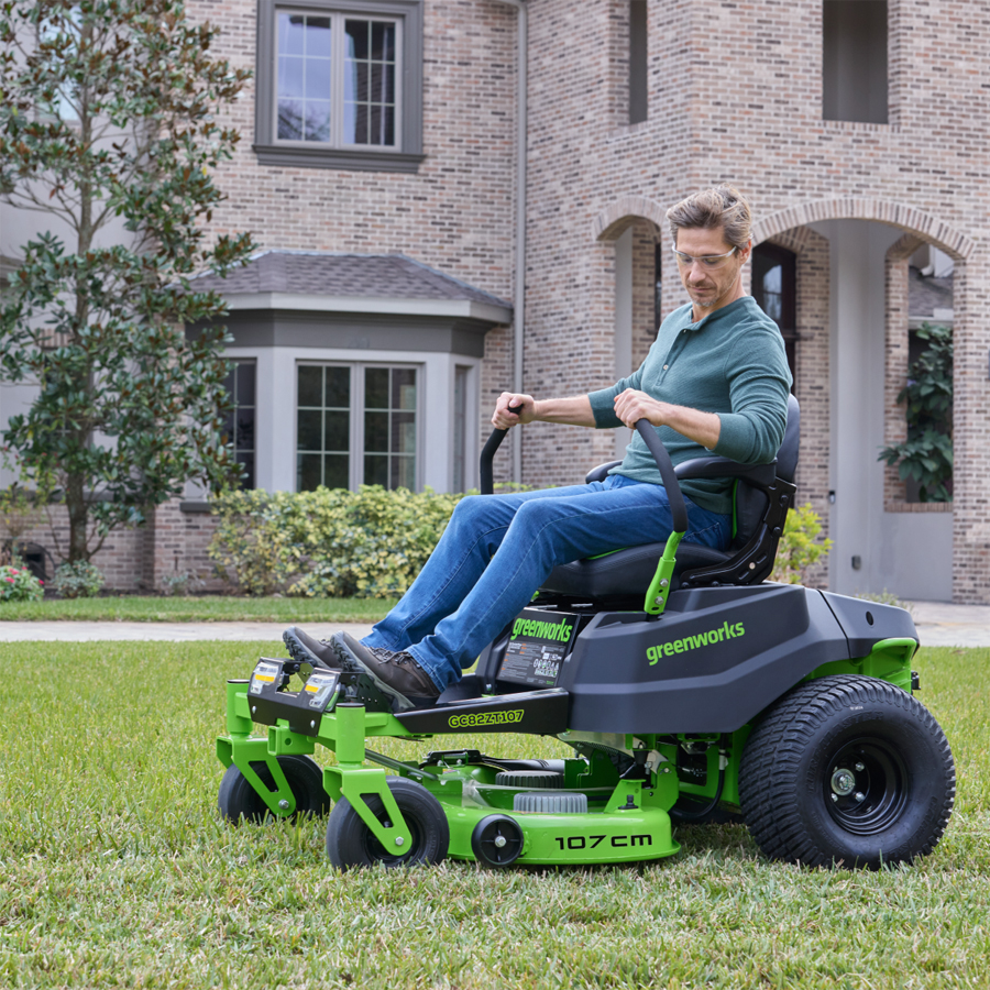 Газонокосилка аккумуляторная самоходная с сиденьем 107 см Greenworks Zero Turn CrossoverT GC82ZT107 82V 7404107, бесщеточная, без АКБ и ЗУ