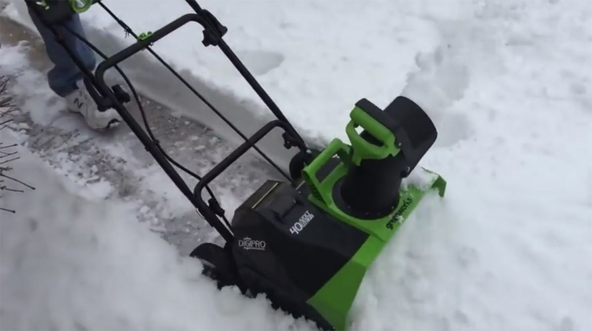 Снегоуборщик аккумуляторный Greenworks 51 см 40V GD40ST, бесщёточный, без АКБ и ЗУ